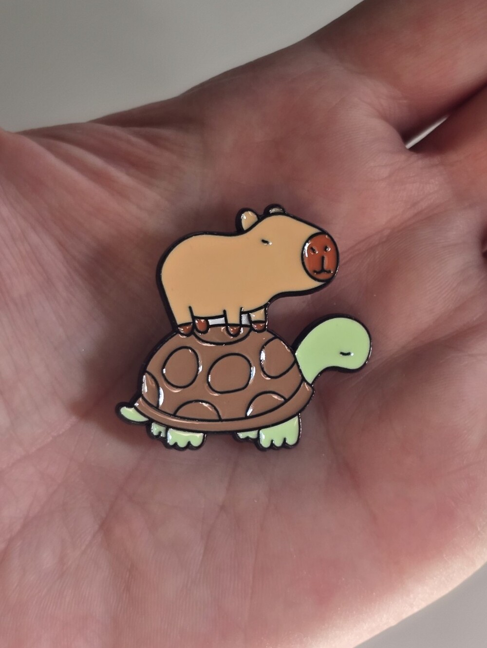 🐢 Capybara On Turtle Pin - Picture 3 of 6